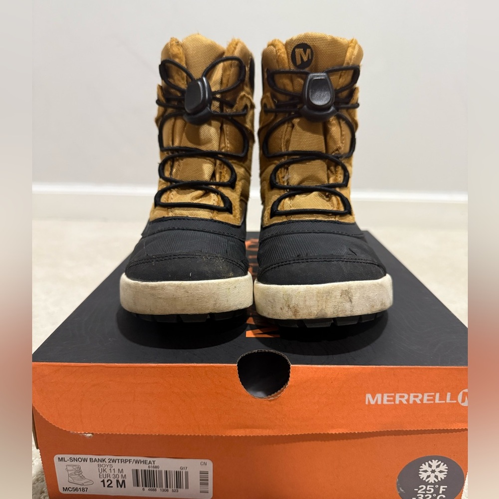 Boys merrell snow bank boot, size 12M